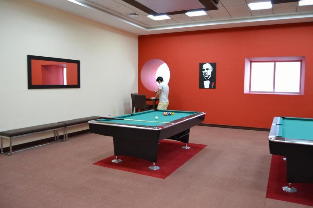 1 Bedroom Flat, Luxury Amenities, Opp & Club With Free Parking In Marina Daire Dubai