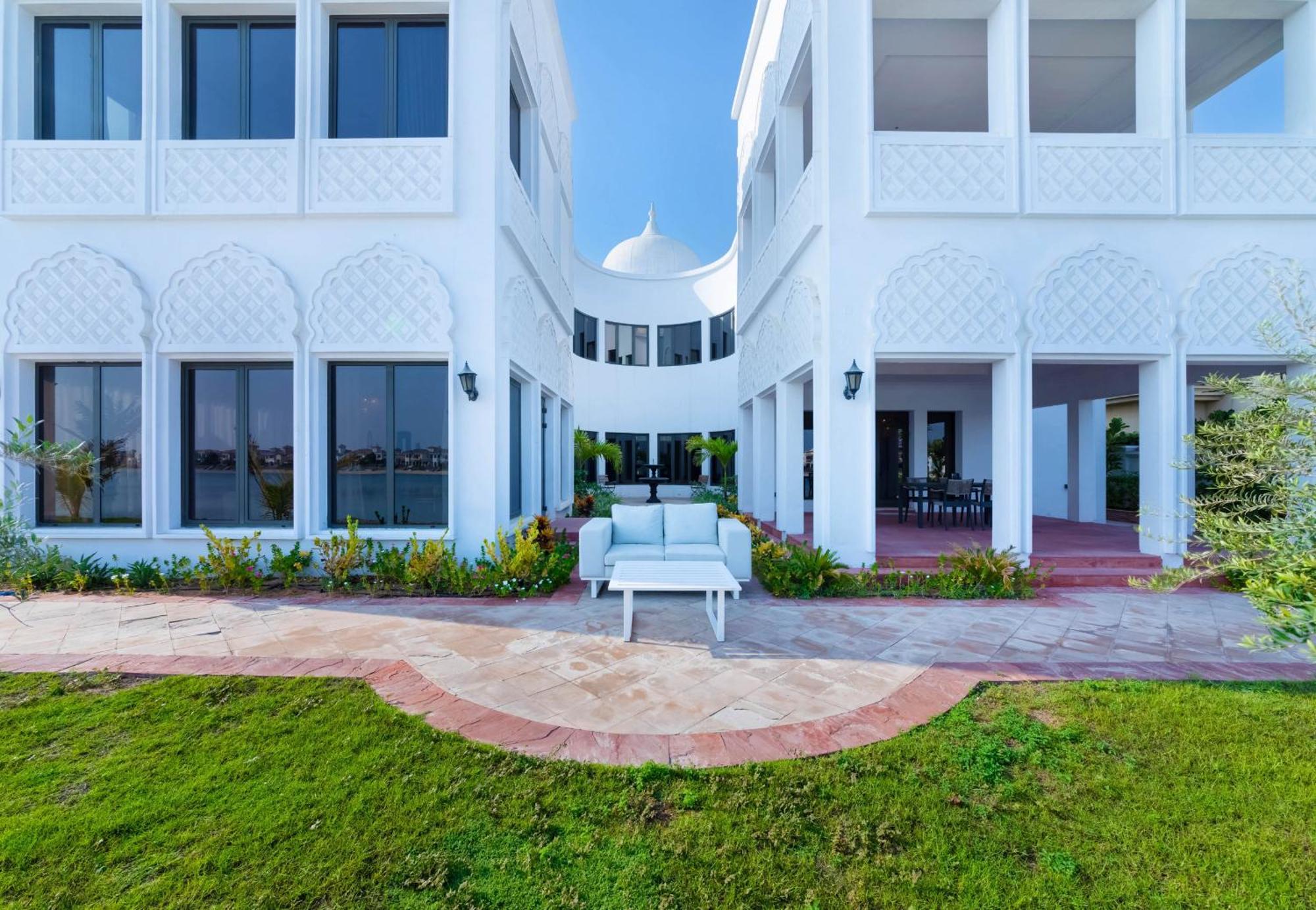 Villa Frond K, Beachfront Signature Villas, Palm Jumeirah - Mint Dubai