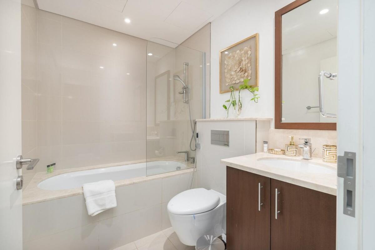 Apartment Bright And Chic 2-bedrooms In Downtown Near Burj Khalifa And Mall!