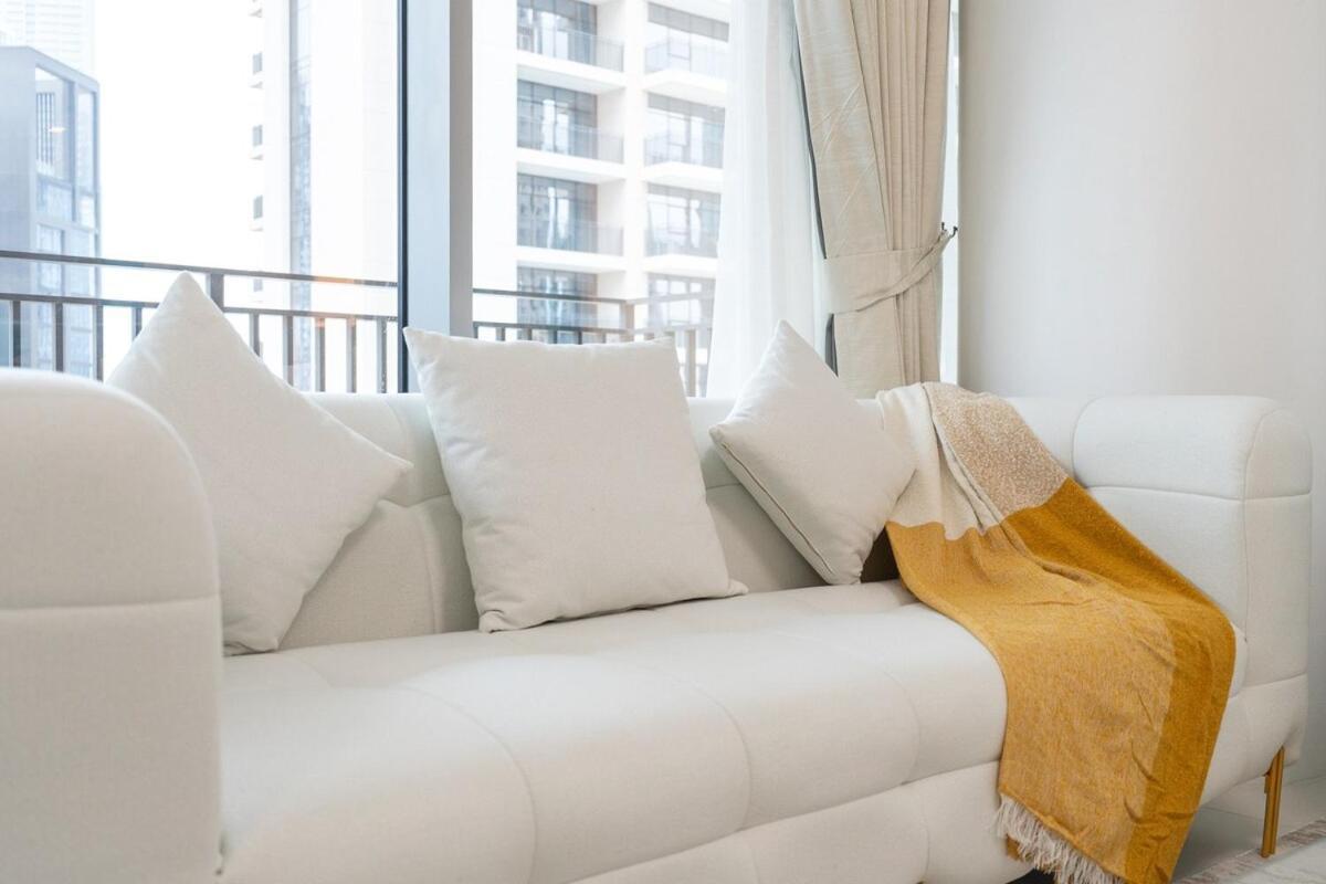 Bright And Chic 2-bedrooms In Downtown Near Burj Khalifa And Mall! Apartment Dubai
