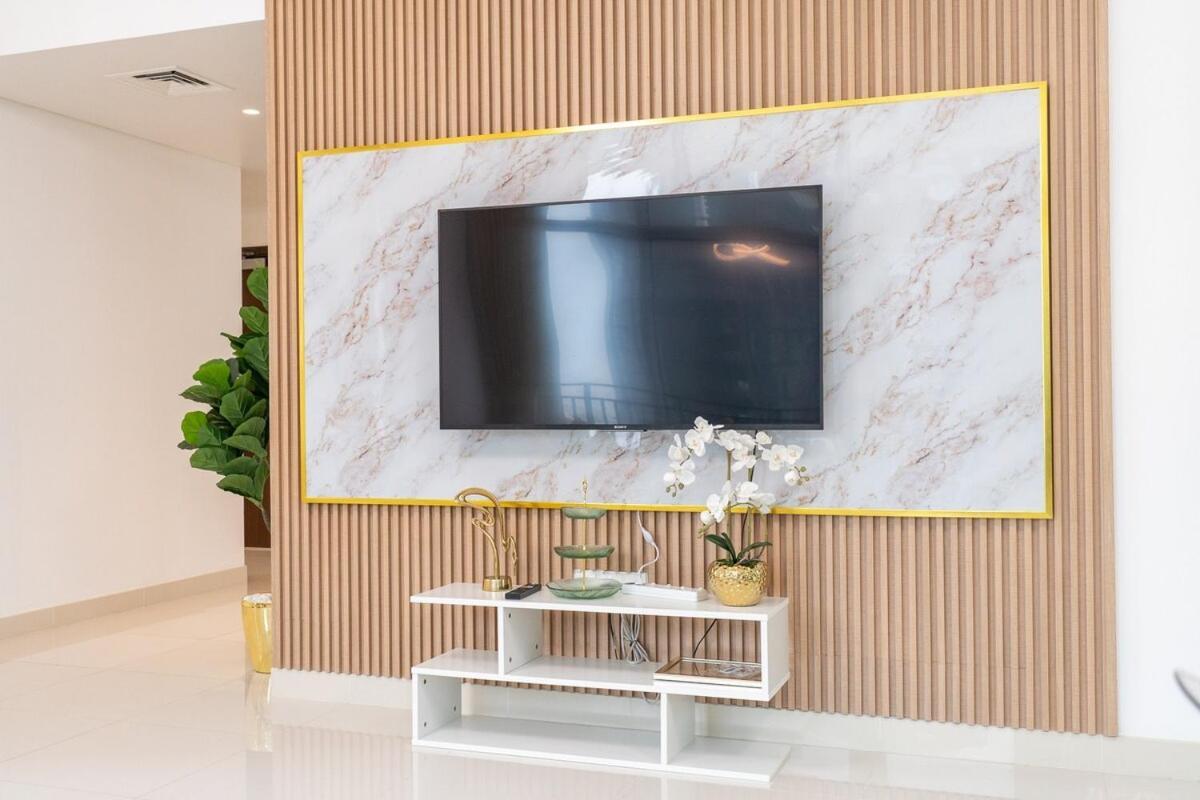 Bright And Chic 2-bedrooms In Downtown Near Burj Khalifa And Mall! *