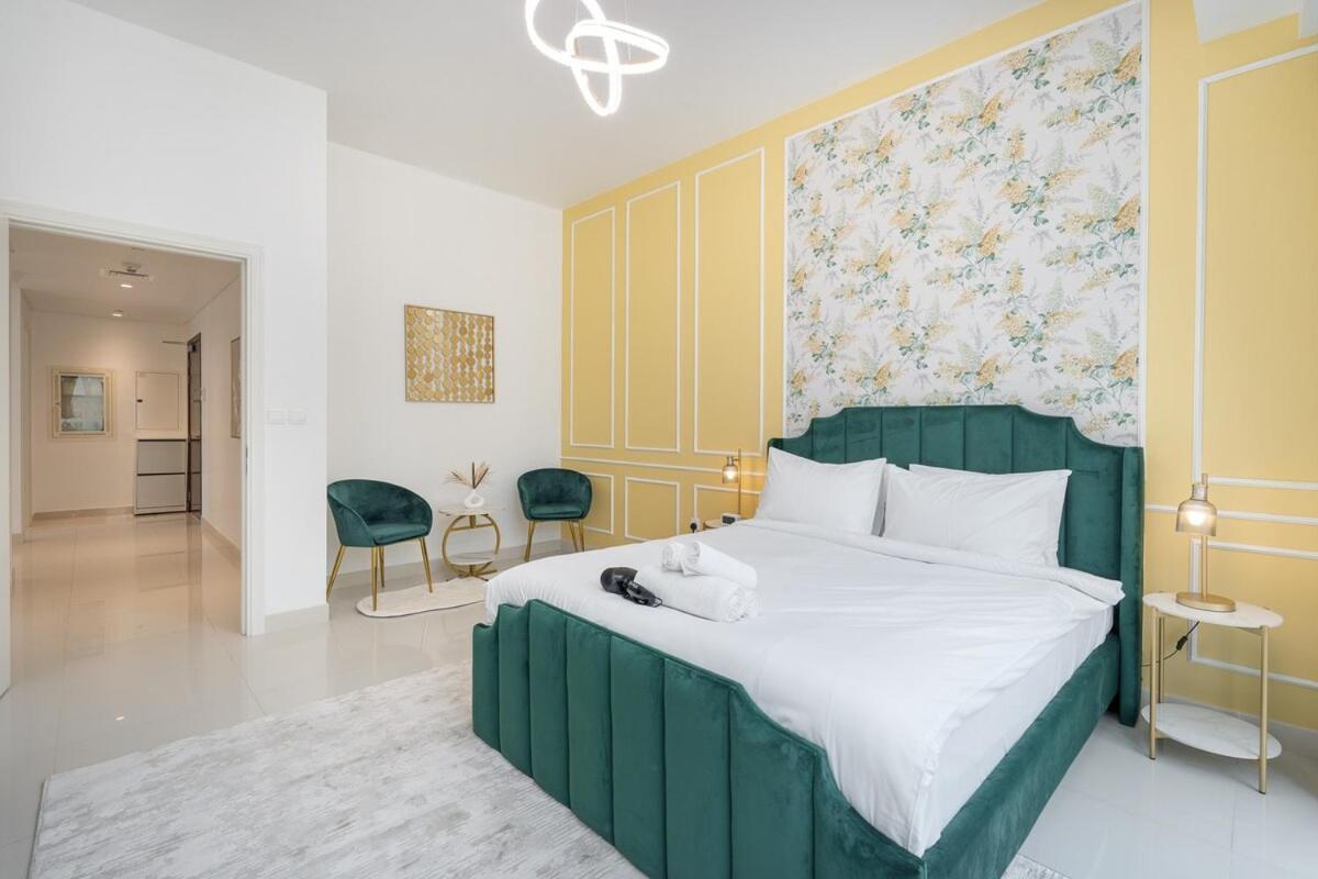 Bright And Chic 2-bedrooms In Downtown Near Burj Khalifa And Mall! Dubai