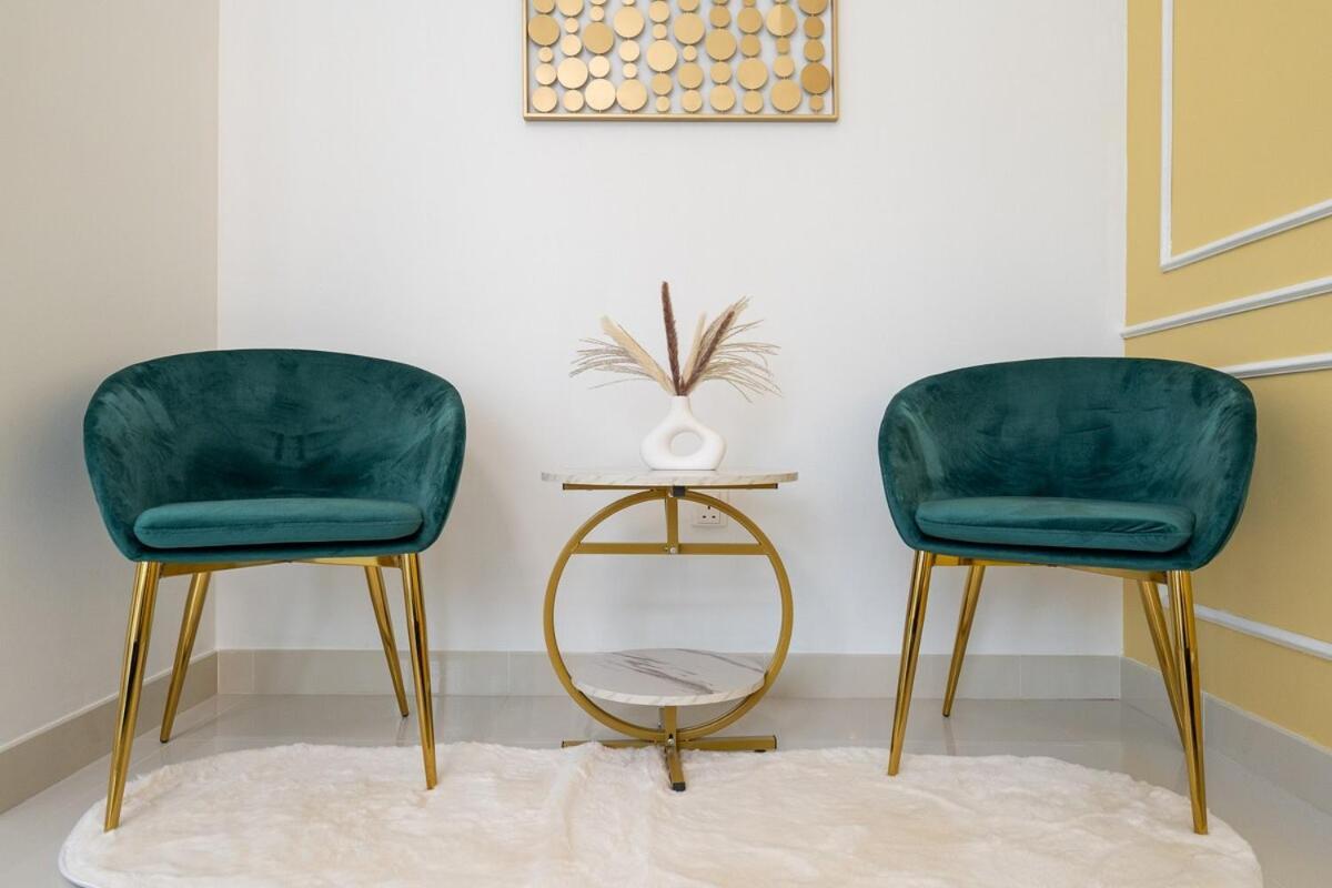 Bright And Chic 2-bedrooms In Downtown Near Burj Khalifa And Mall! Apartment Dubai