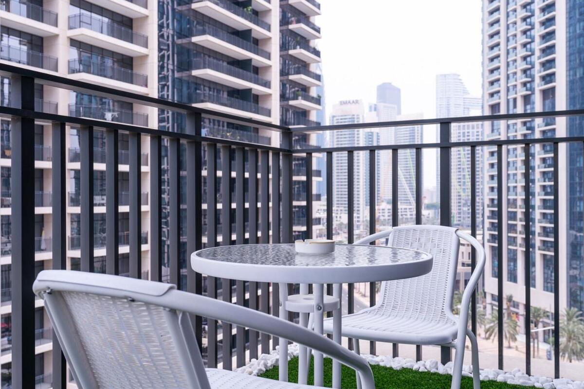 Bright And Chic 2-bedrooms In Downtown Near Burj Khalifa And Mall! Apartment