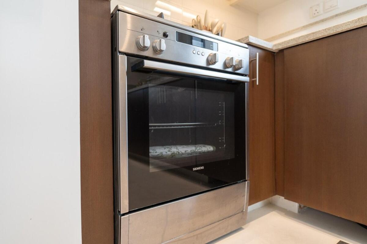 Apartment Bright And Chic 2-bedrooms In Downtown Near Burj Khalifa And Mall! *