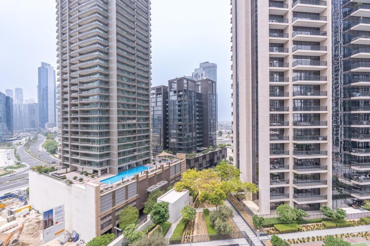 Apartment Bright And Chic 2-bedrooms In Downtown Near Burj Khalifa And Mall! Dubai