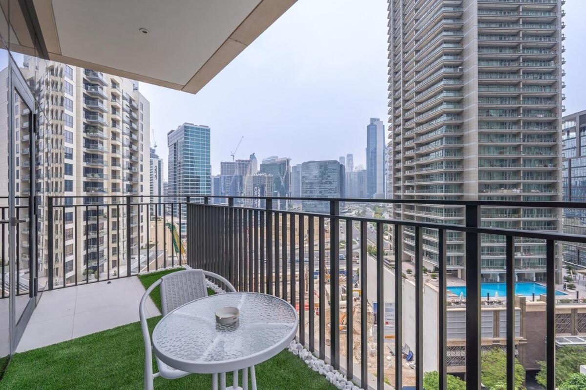 Bright And Chic 2-bedrooms In Downtown Near Burj Khalifa And Mall! Dubai