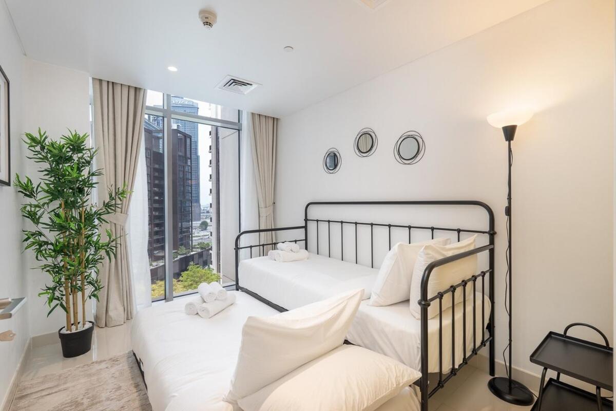 Apartment Bright And Chic 2-bedrooms In Downtown Near Burj Khalifa And Mall! *