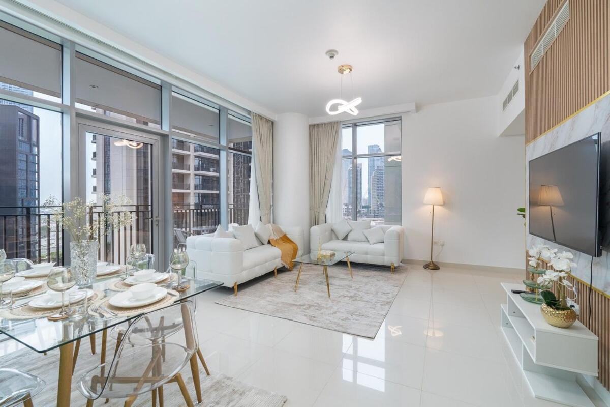 Apartment Bright And Chic 2-bedrooms In Downtown Near Burj Khalifa And Mall!