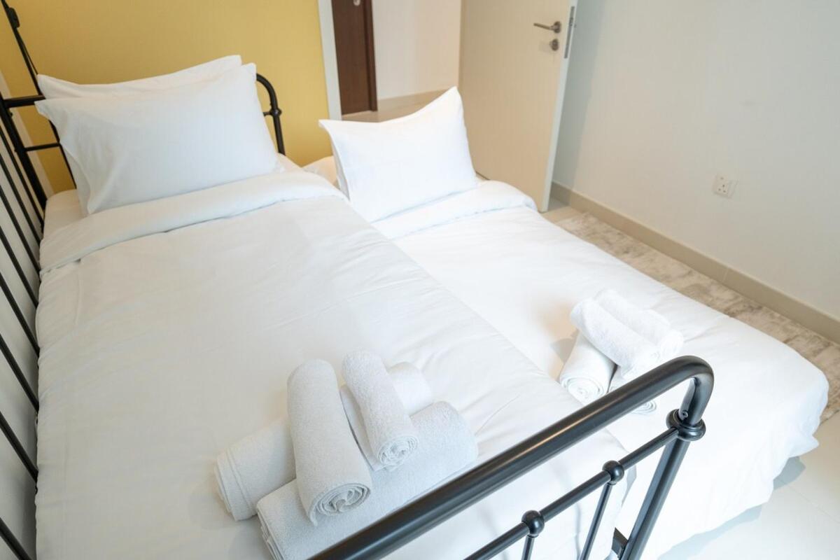 Apartment Bright And Chic 2-bedrooms In Downtown Near Burj Khalifa And Mall! Dubai