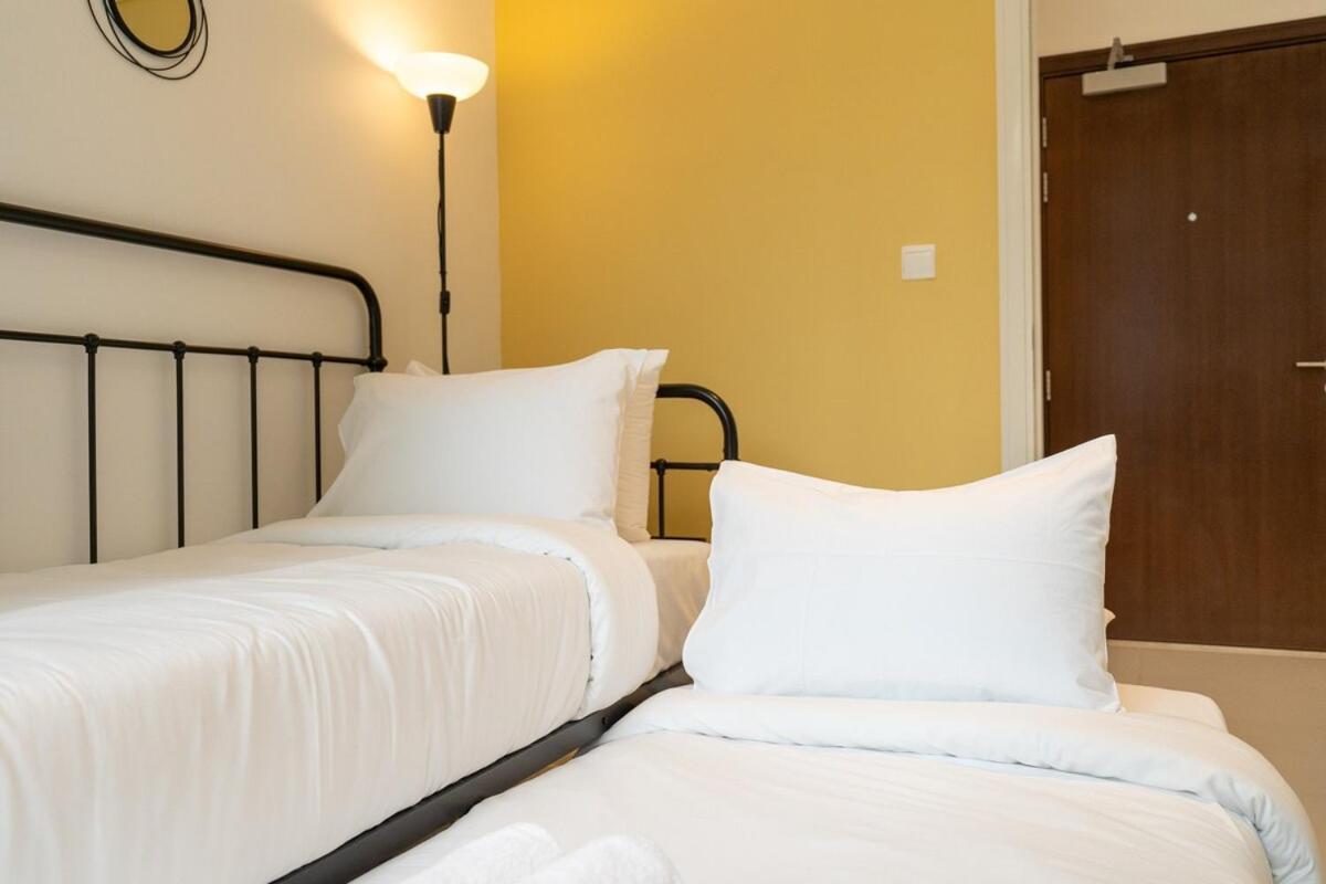 Bright And Chic 2-bedrooms In Downtown Near Burj Khalifa And Mall! Dubai