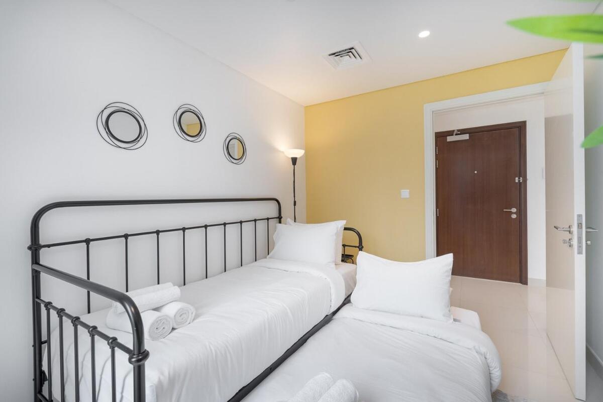 Apartment Bright And Chic 2-bedrooms In Downtown Near Burj Khalifa And Mall! *