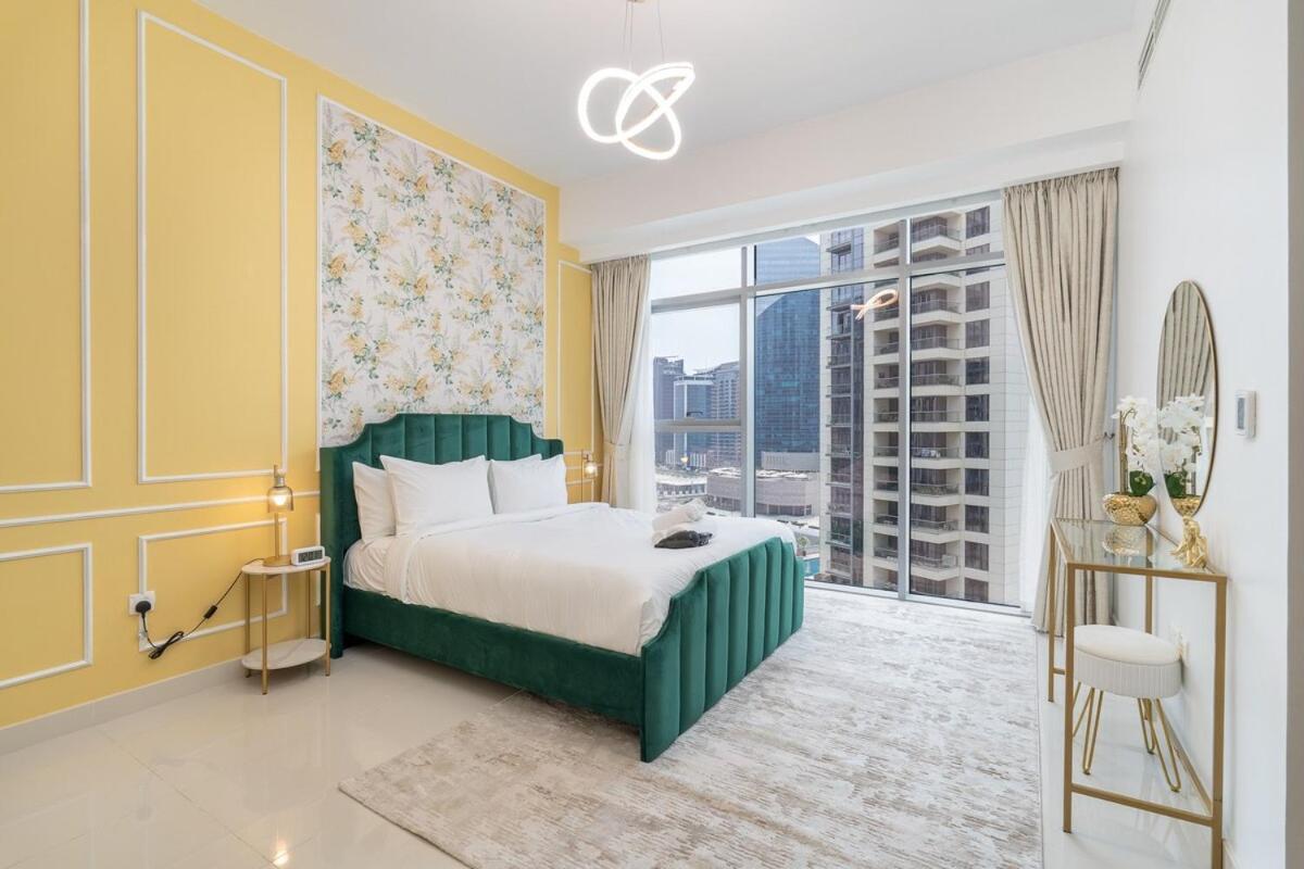 Apartment Bright And Chic 2-bedrooms In Downtown Near Burj Khalifa And Mall! *
