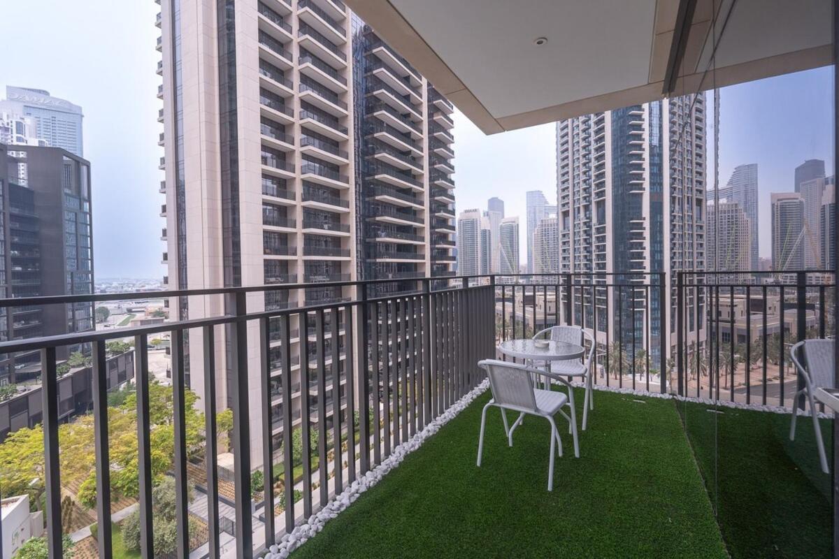 Apartment Bright And Chic 2-bedrooms In Downtown Near Burj Khalifa And Mall! Dubai