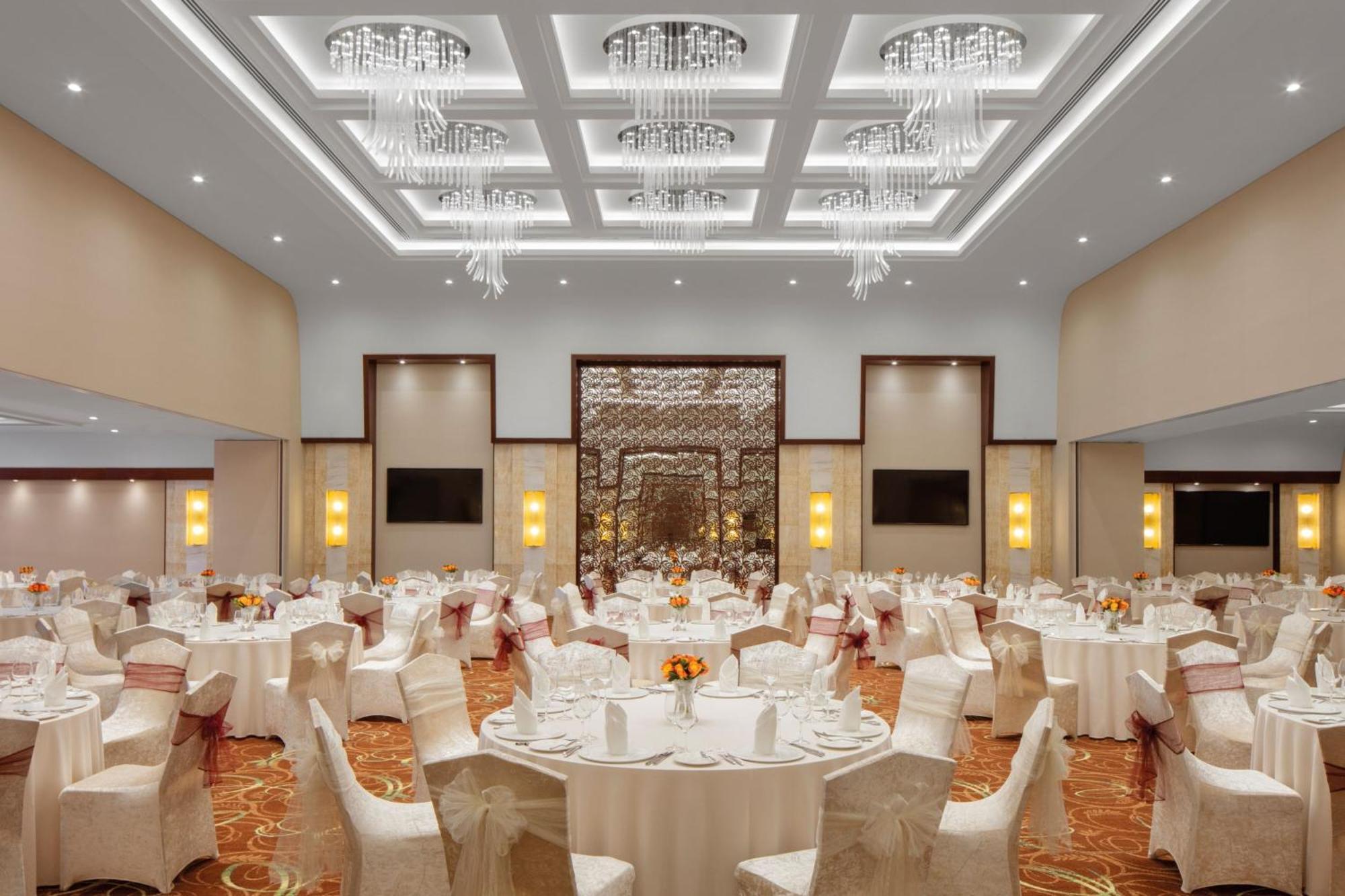 Renaissance Business Bay Hotel, Hotel 5*