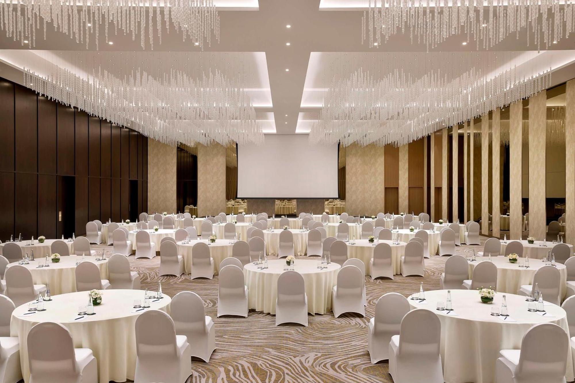 Embassy By Hilton Business Bay 5*