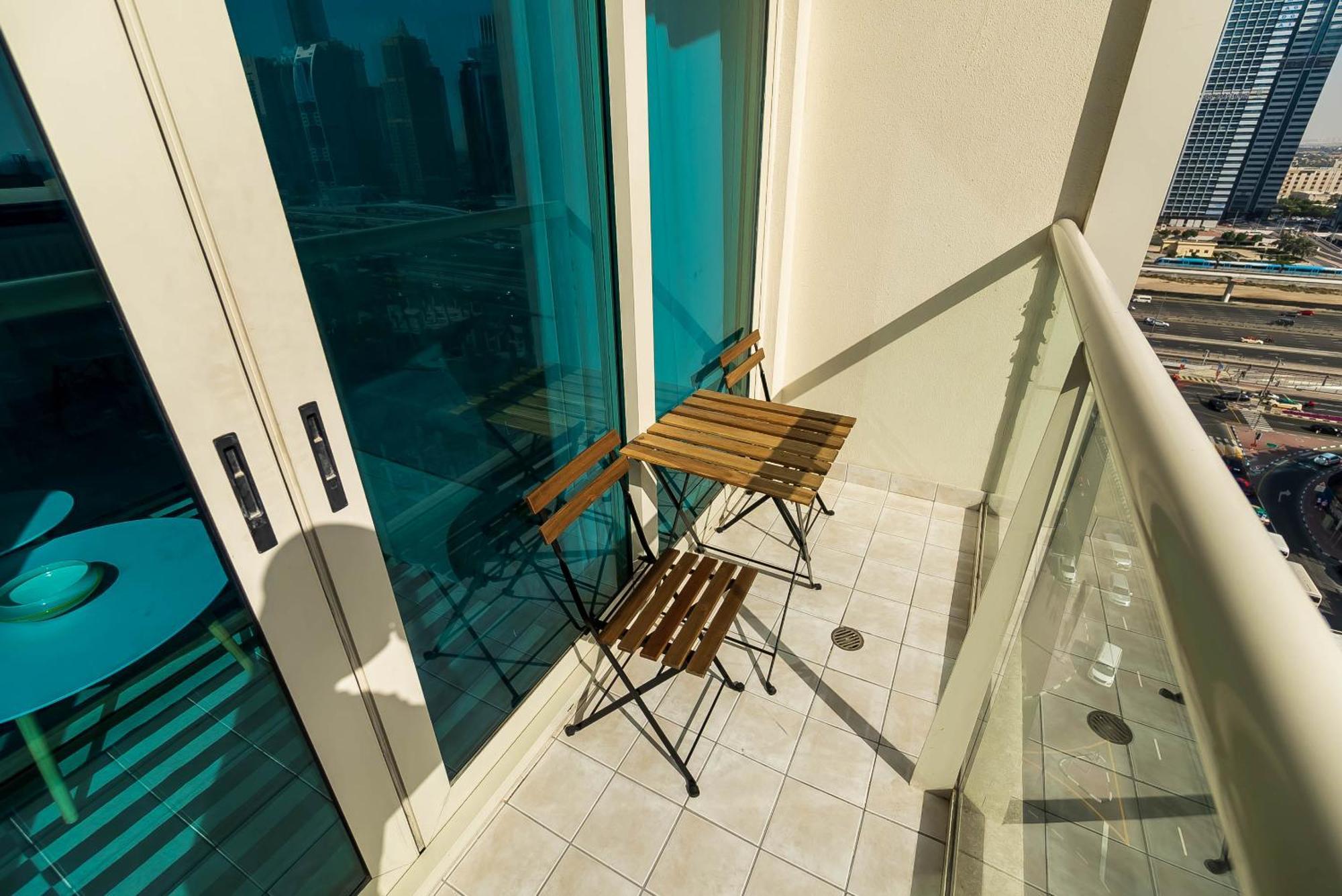 Inviting 1br In Marina *