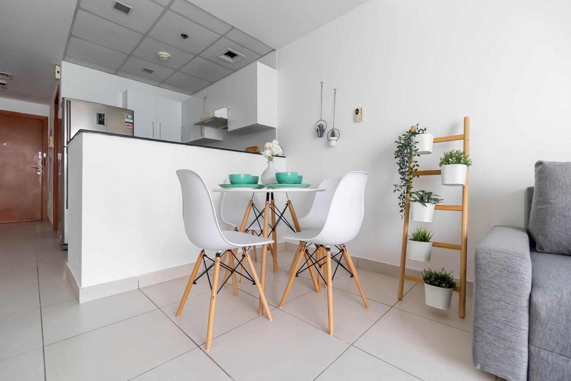 Inviting 1br In Marina