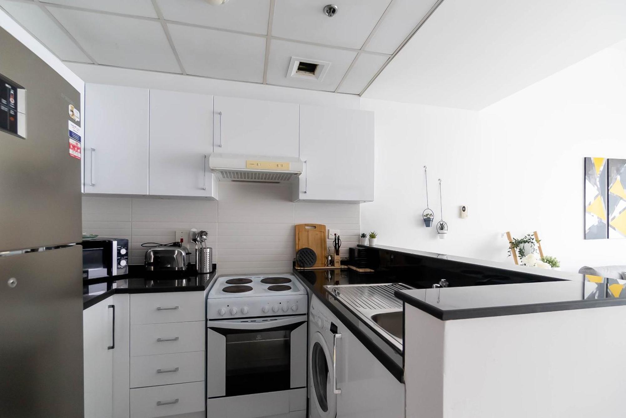 Inviting 1br In Marina Dubai