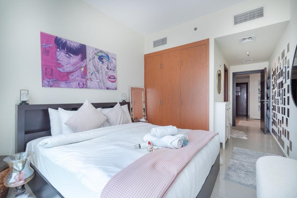 Modern Aesthetic 1-bedroom With Exudes Warmth And Style In Jlt! Apartment Dubai