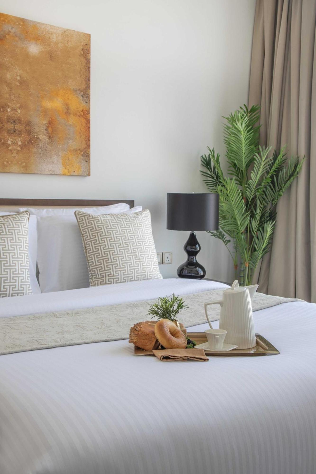 Frank Porter - Damac Ghalia Apartment Dubai