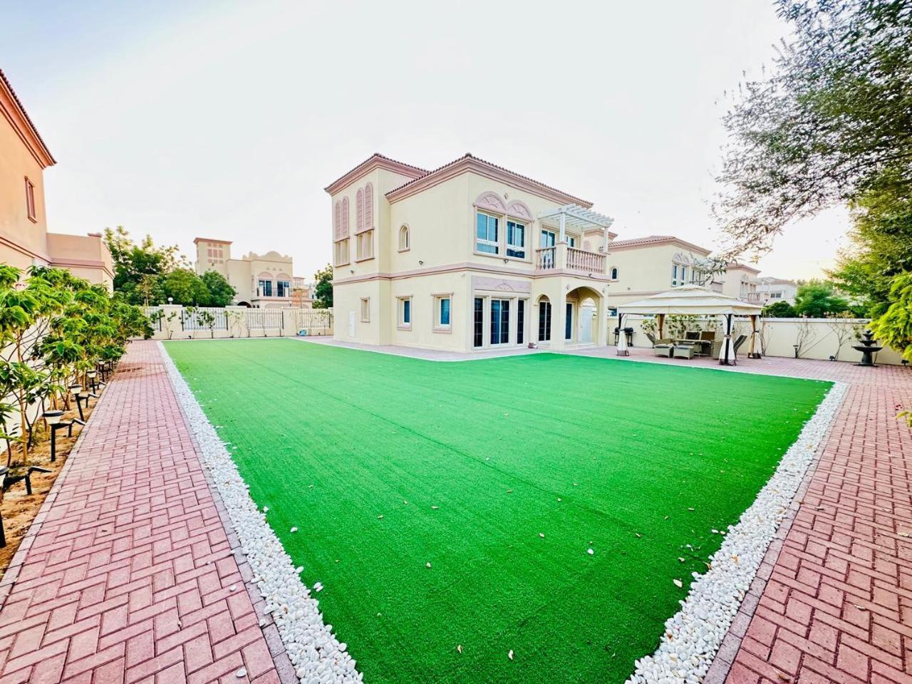 2 Bedroom With Huge Garden Dubai