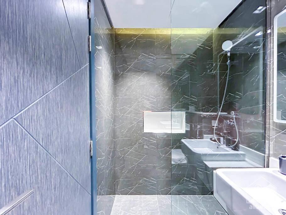 Daire Luxurious & Balcony At Samana Golf Avenue Dubai