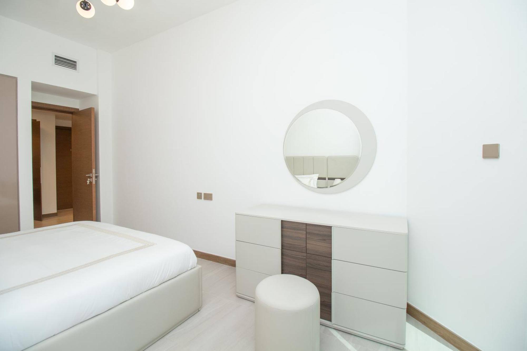Apartment Stylish One Bedroom Oasis At Missoni Tower , Business Bay, Dubai