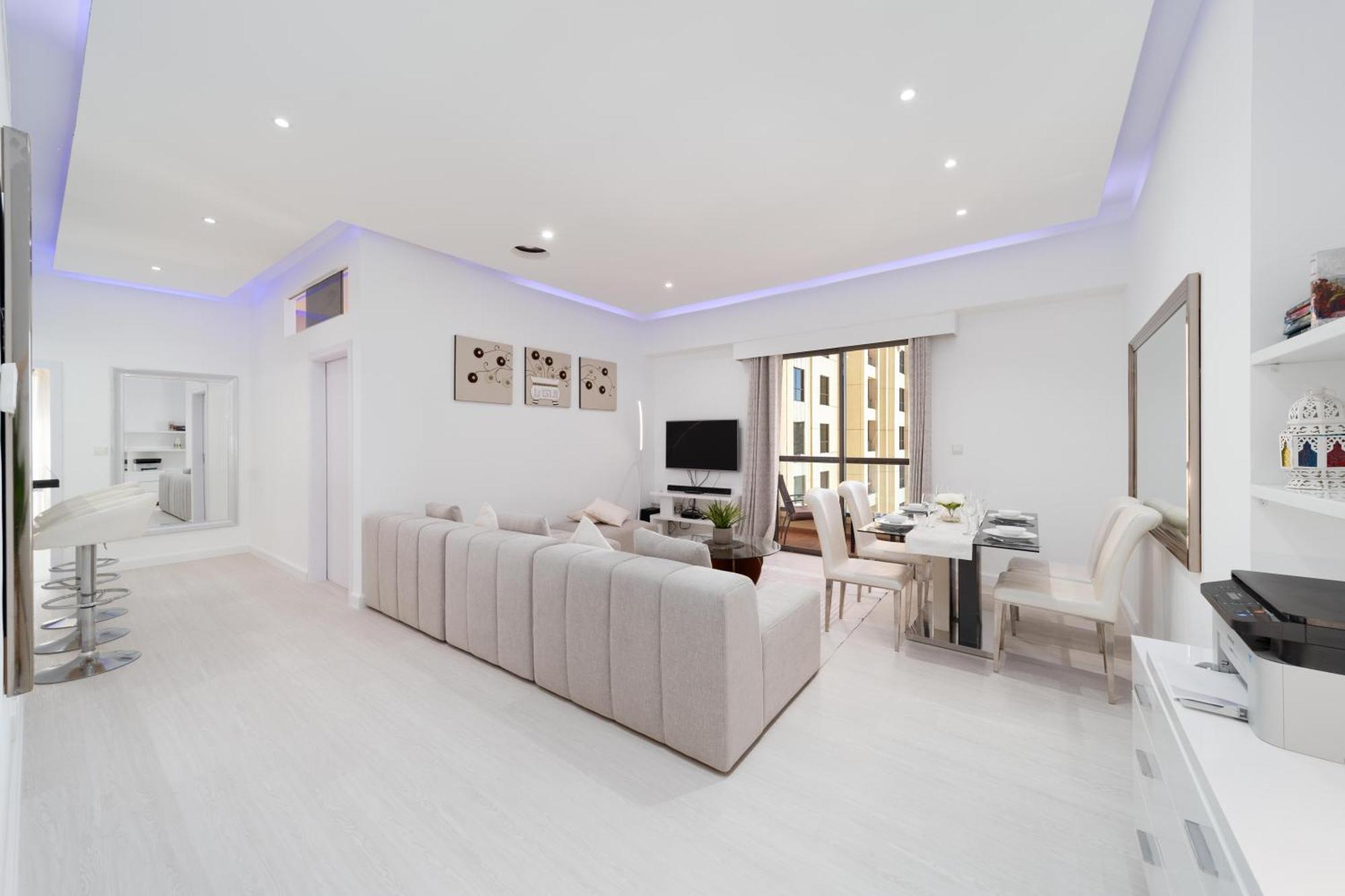 Jbr Walk 2 Bedrooms Front Sea Apartment *