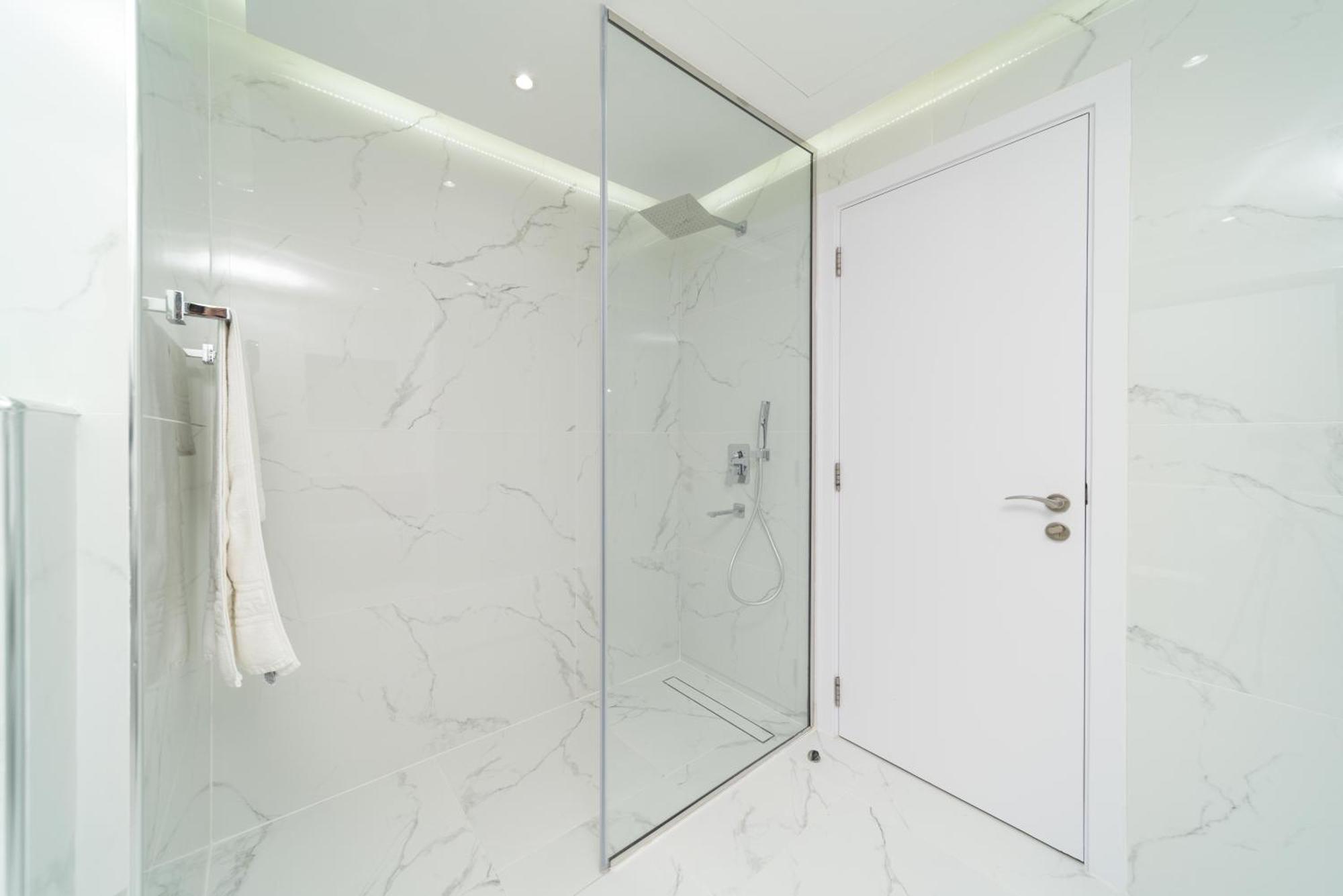 Jbr Walk 2 Bedrooms Front Sea *