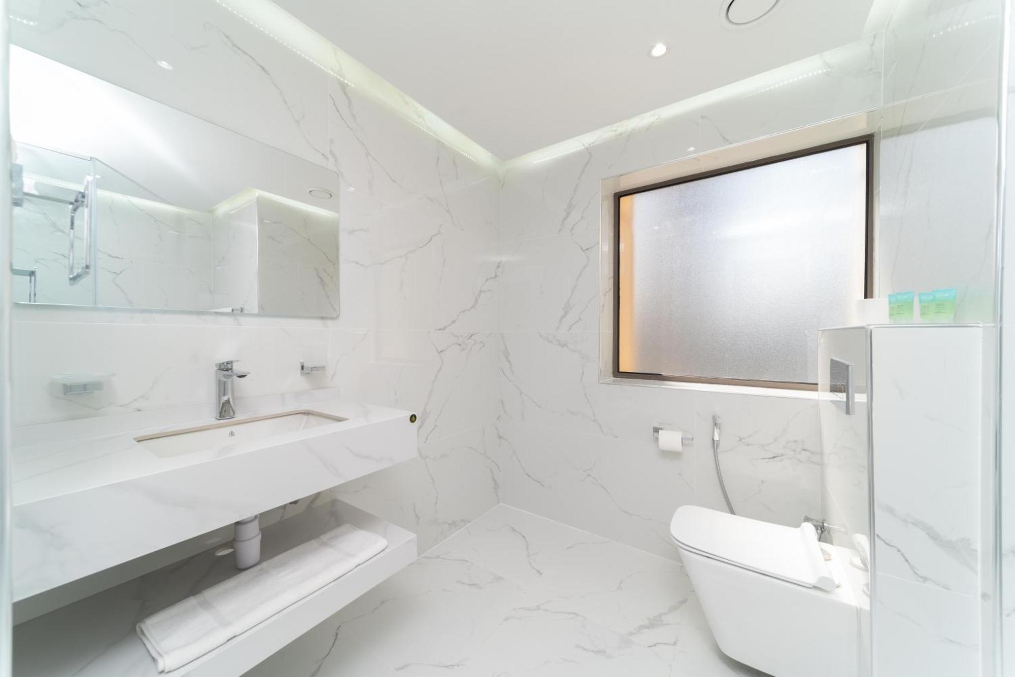 Jbr Walk 2 Bedrooms Front Sea Dubai