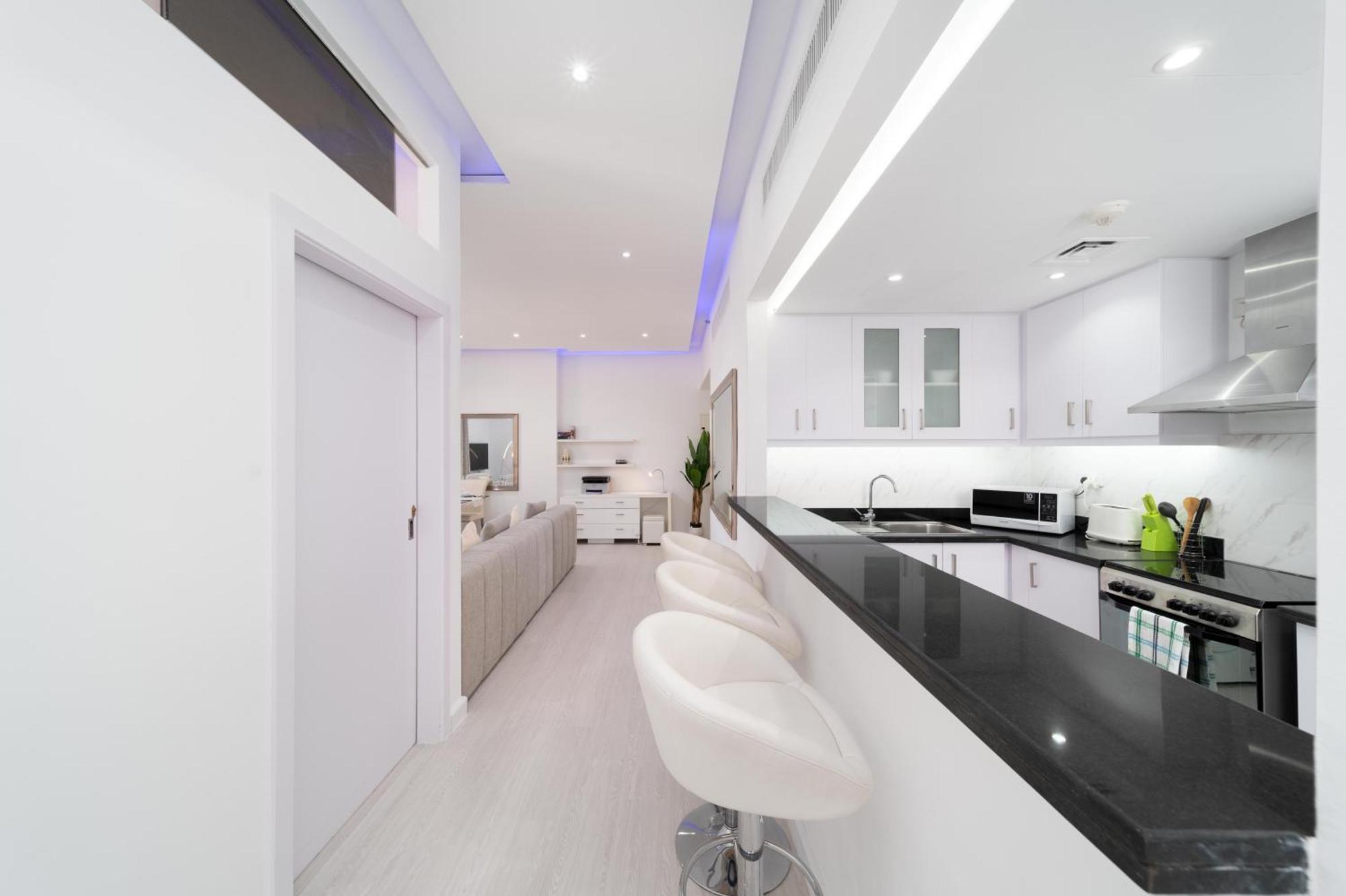 Jbr Walk 2 Bedrooms Front Sea Apartment