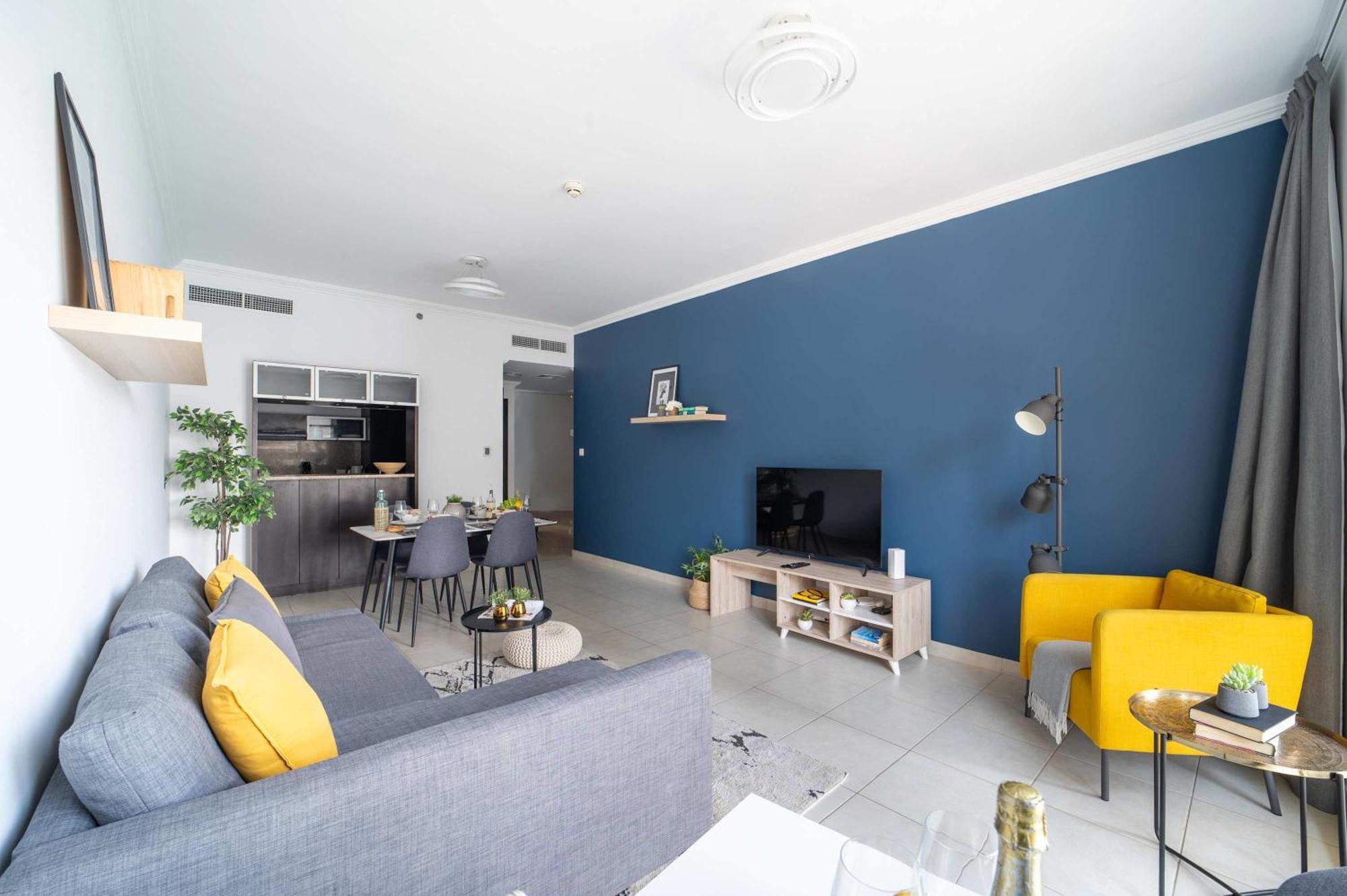Frank Porter - Marina Quays West Tower Apartment *