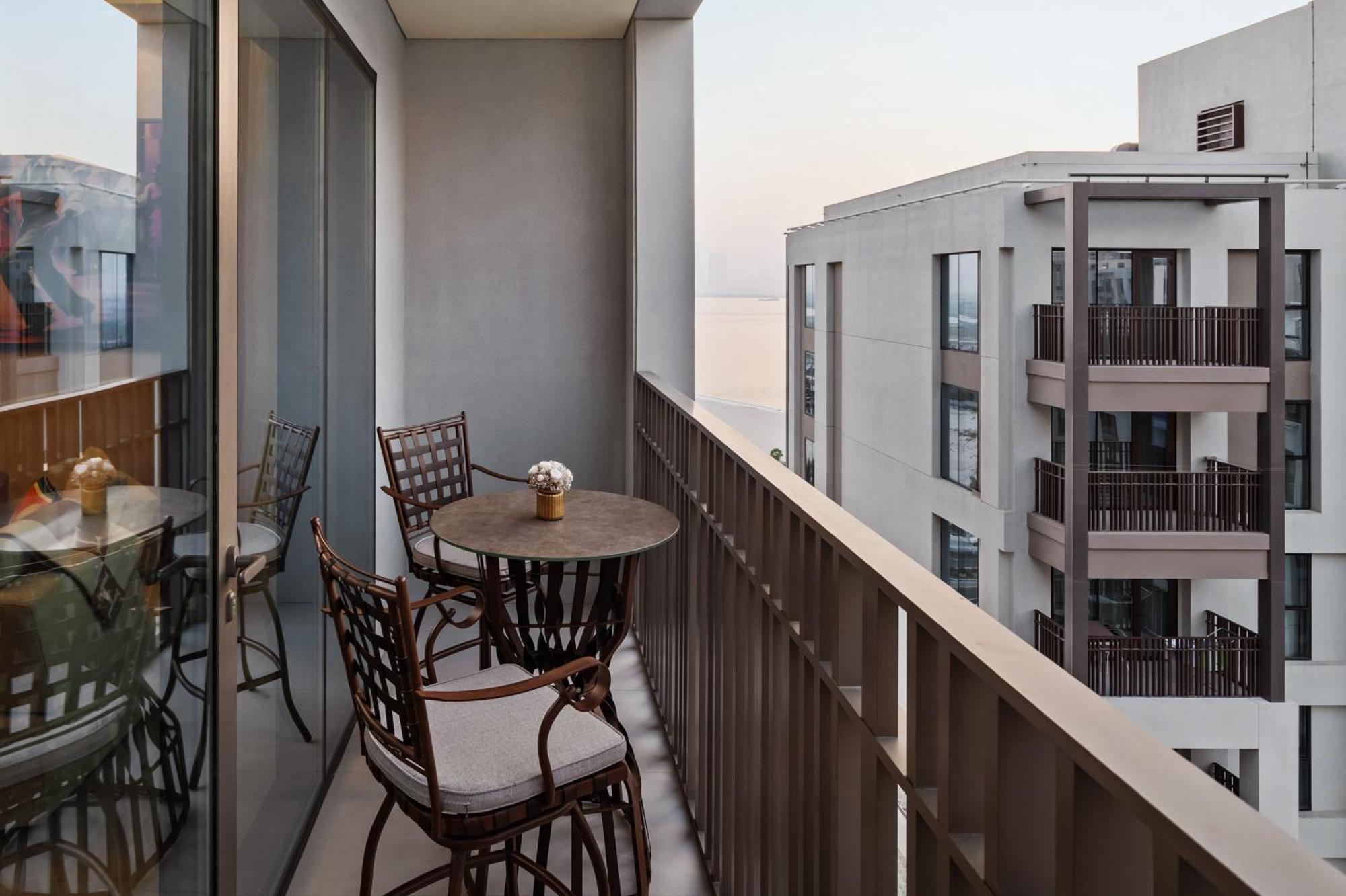 Stylish Poolside In Creek Harbour - By Dustay * Dubai