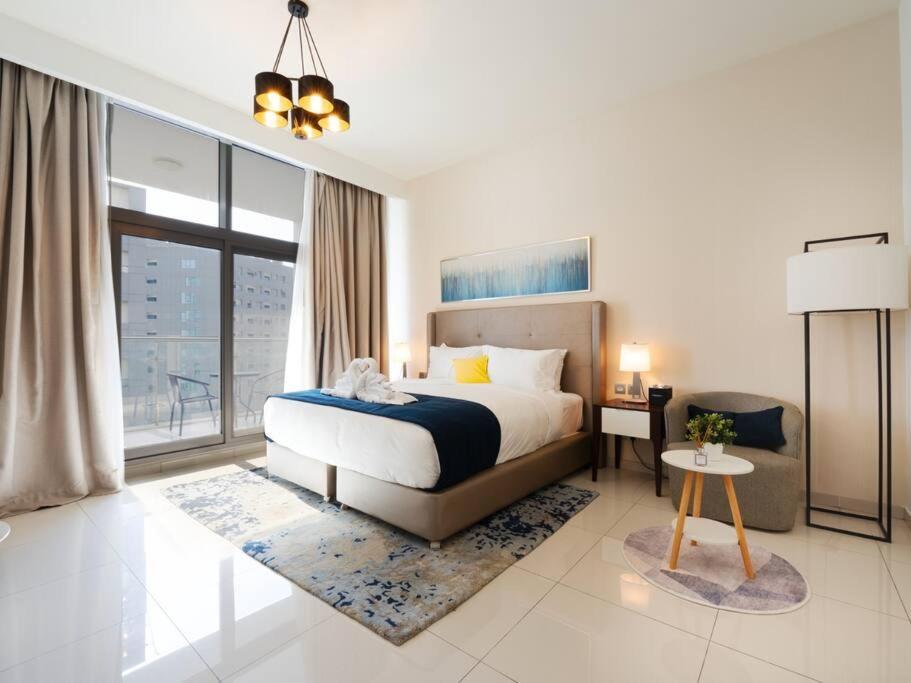 Cozy Business Bay Apartment *