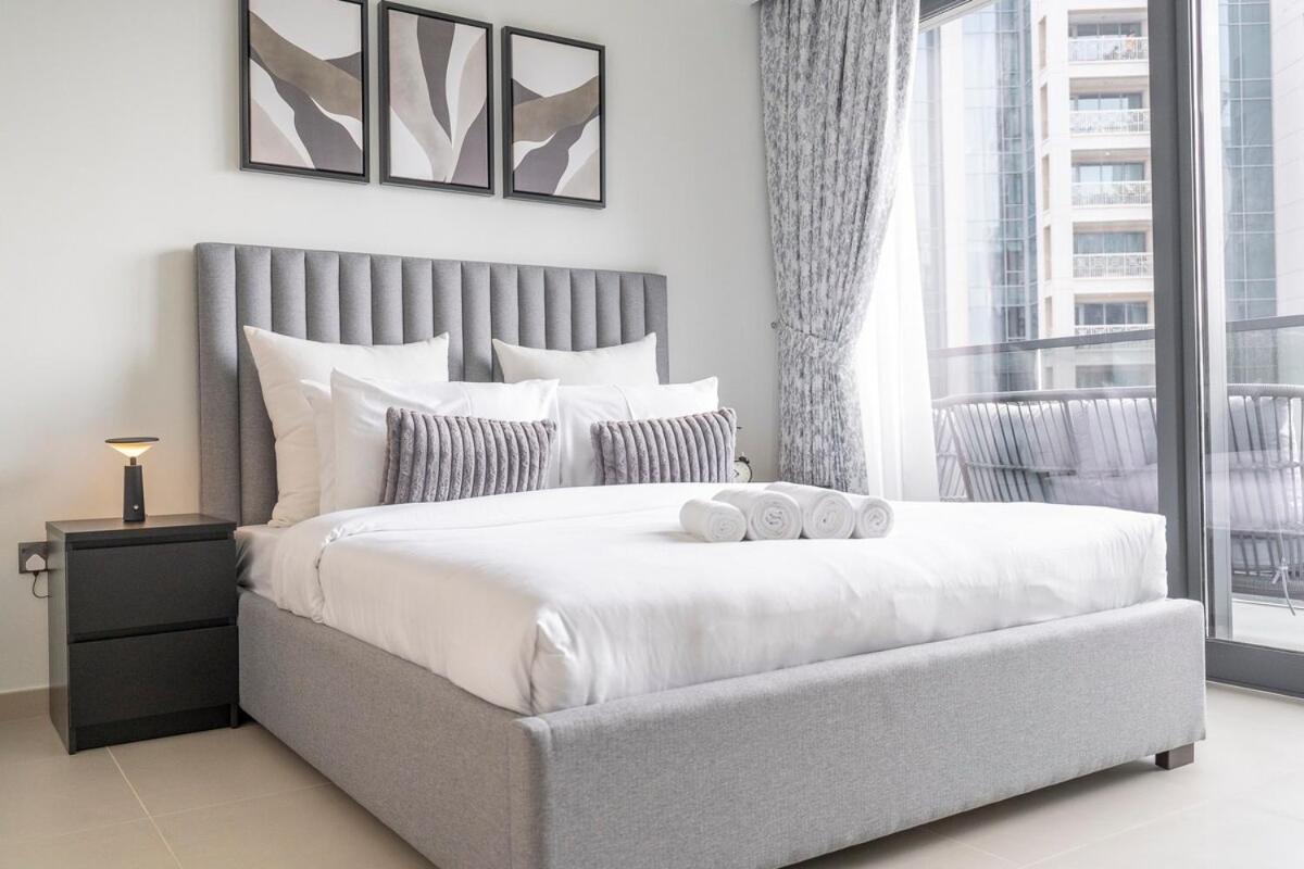 Gorgeous 2-bedroom In Downtown Dubai, Near Burj Khalifa! Daire