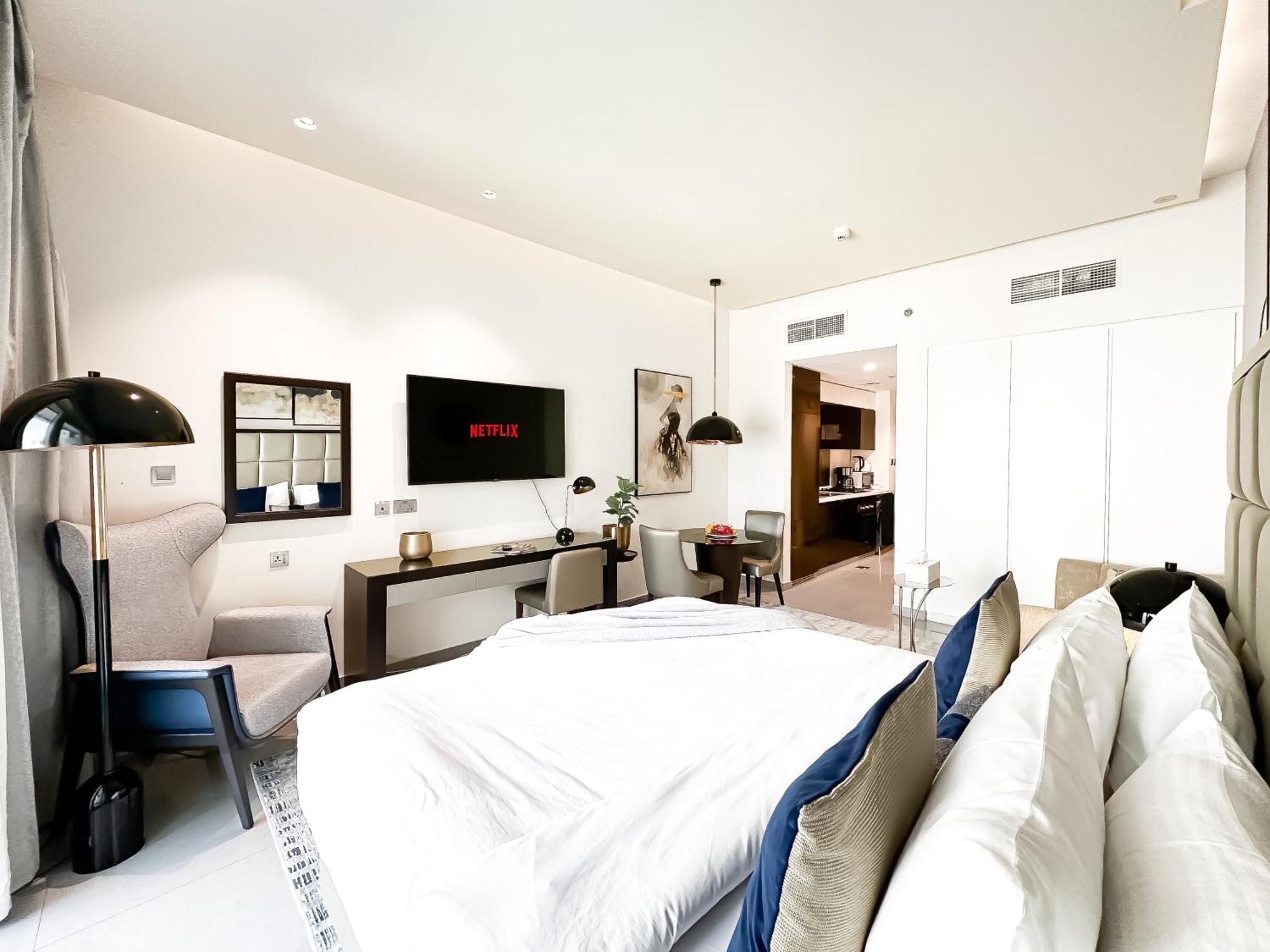 Unparalleled Splendor - Luxe In Business Bay Apartment *