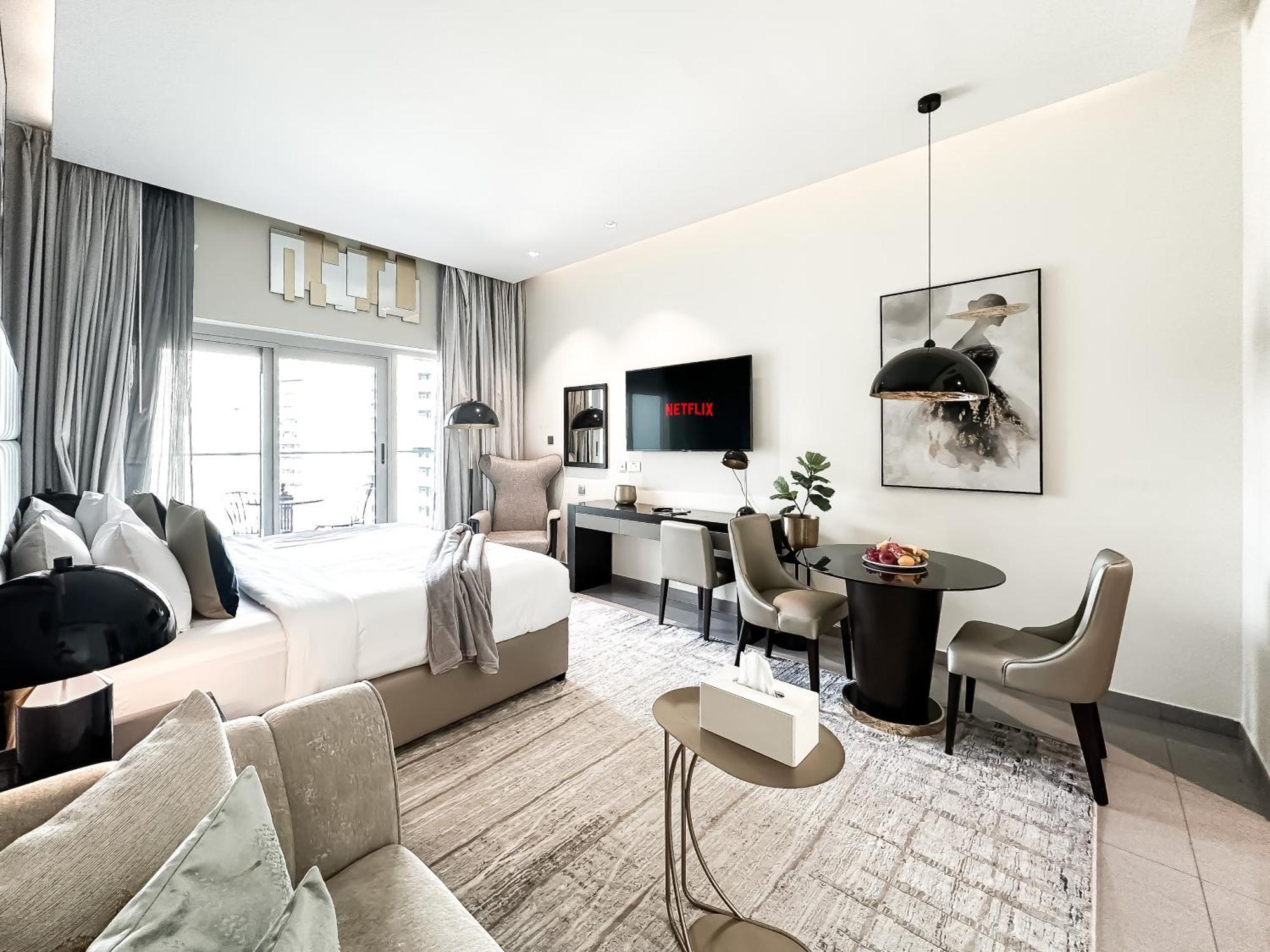 Unparalleled Splendor - Luxe In Business Bay Apartment