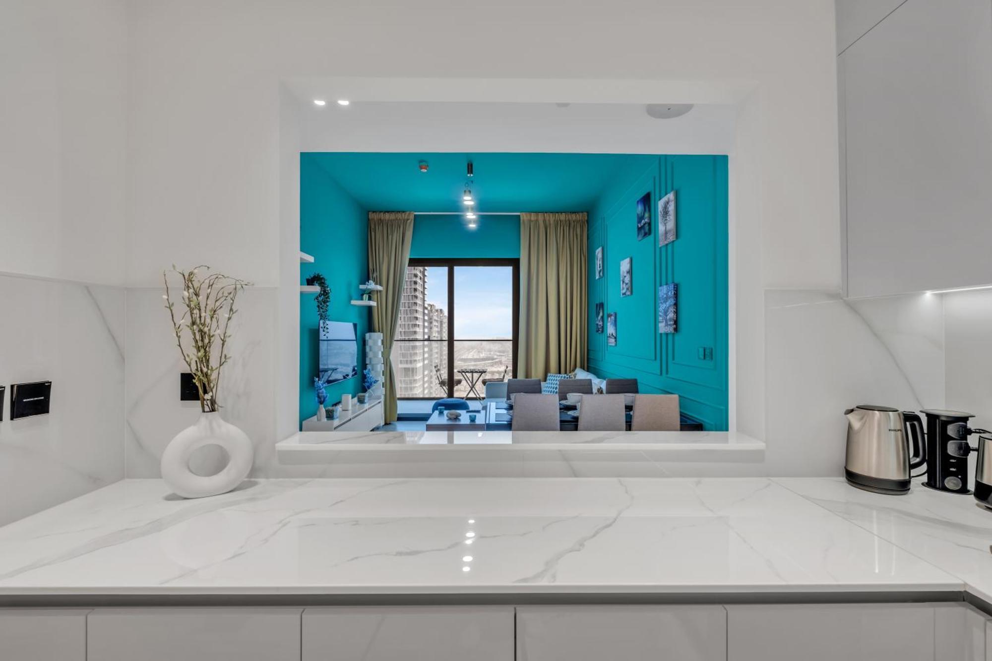 Chic 2br For 6 With King Bed, Pool, Stunning Views Apartment