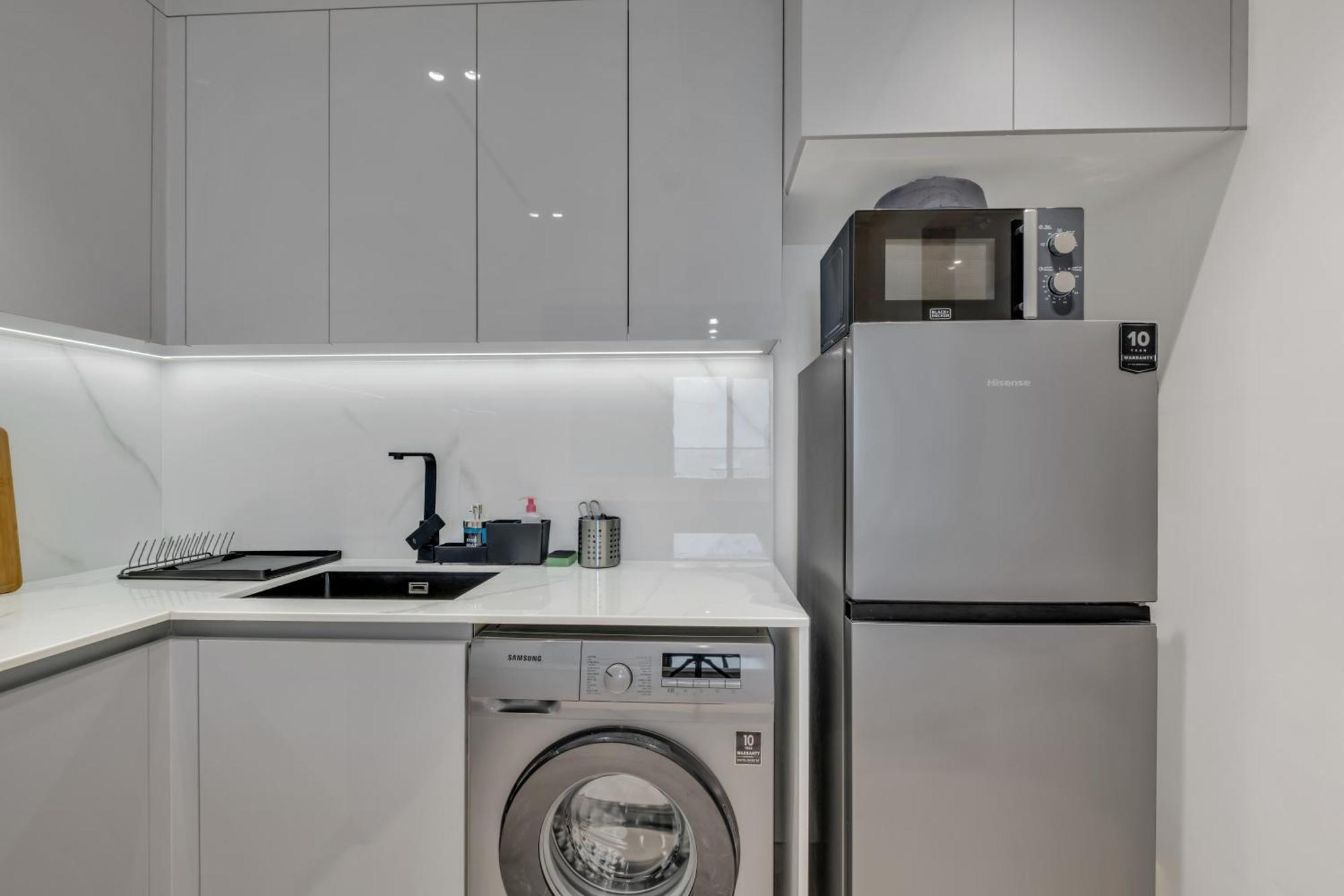 Chic 2br For 6 With King Bed, Pool, Stunning Views Apartment *