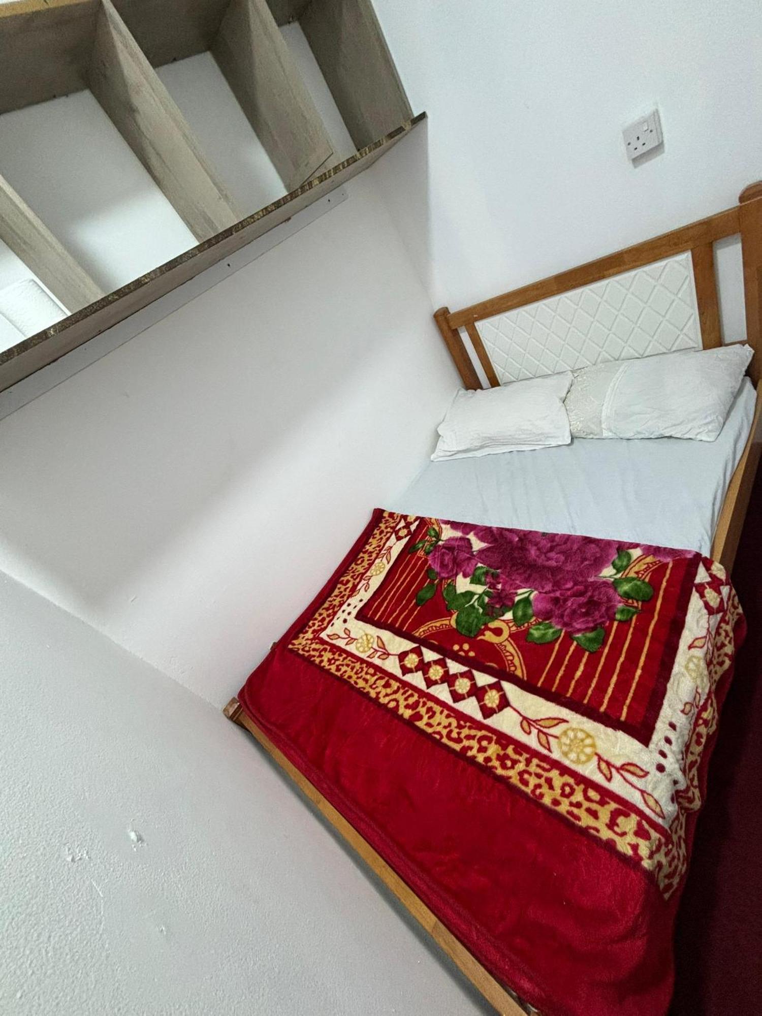 Hostel, Bedspace And Backpackers *