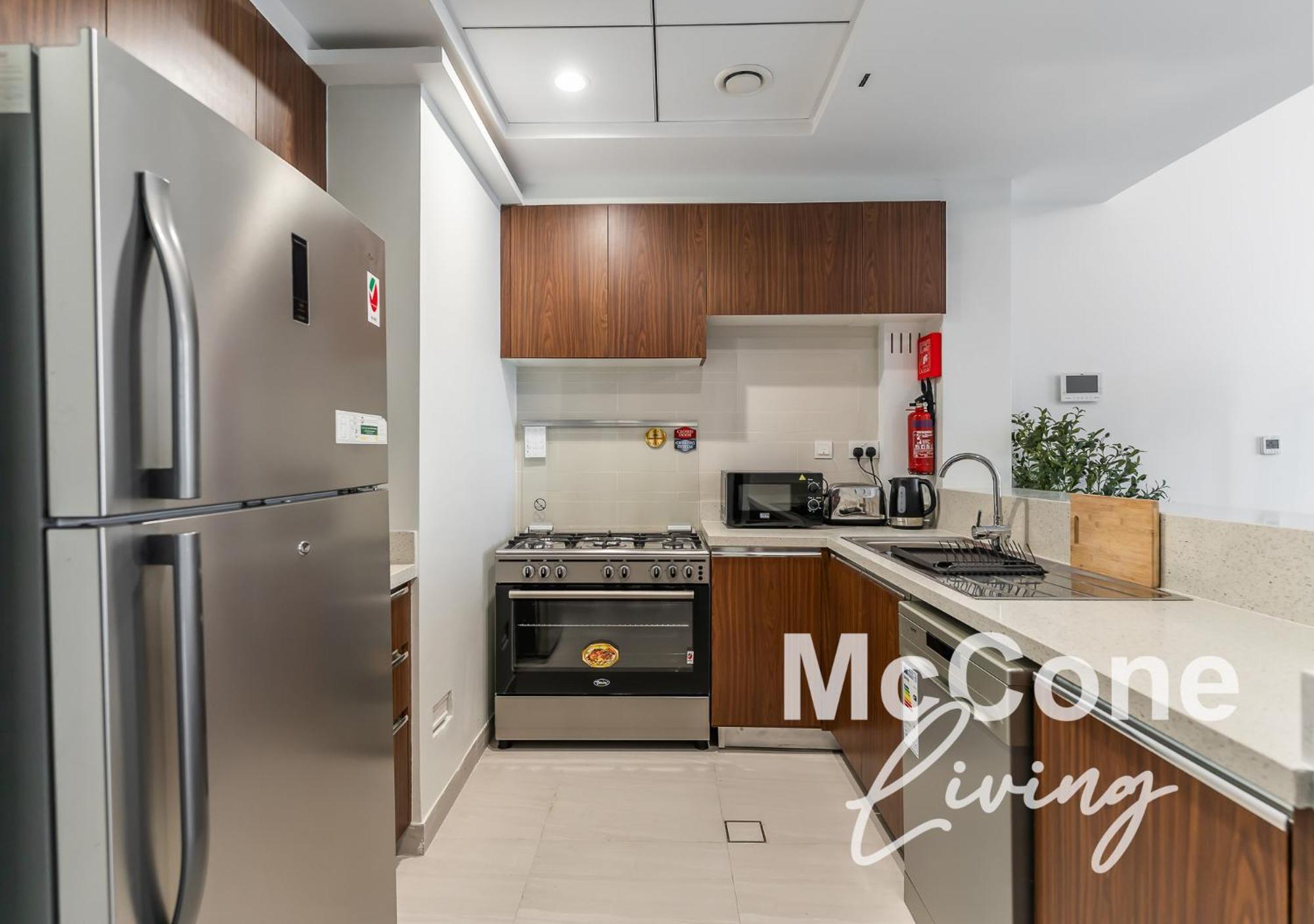 Scenic View 1br With Balcony Dubai