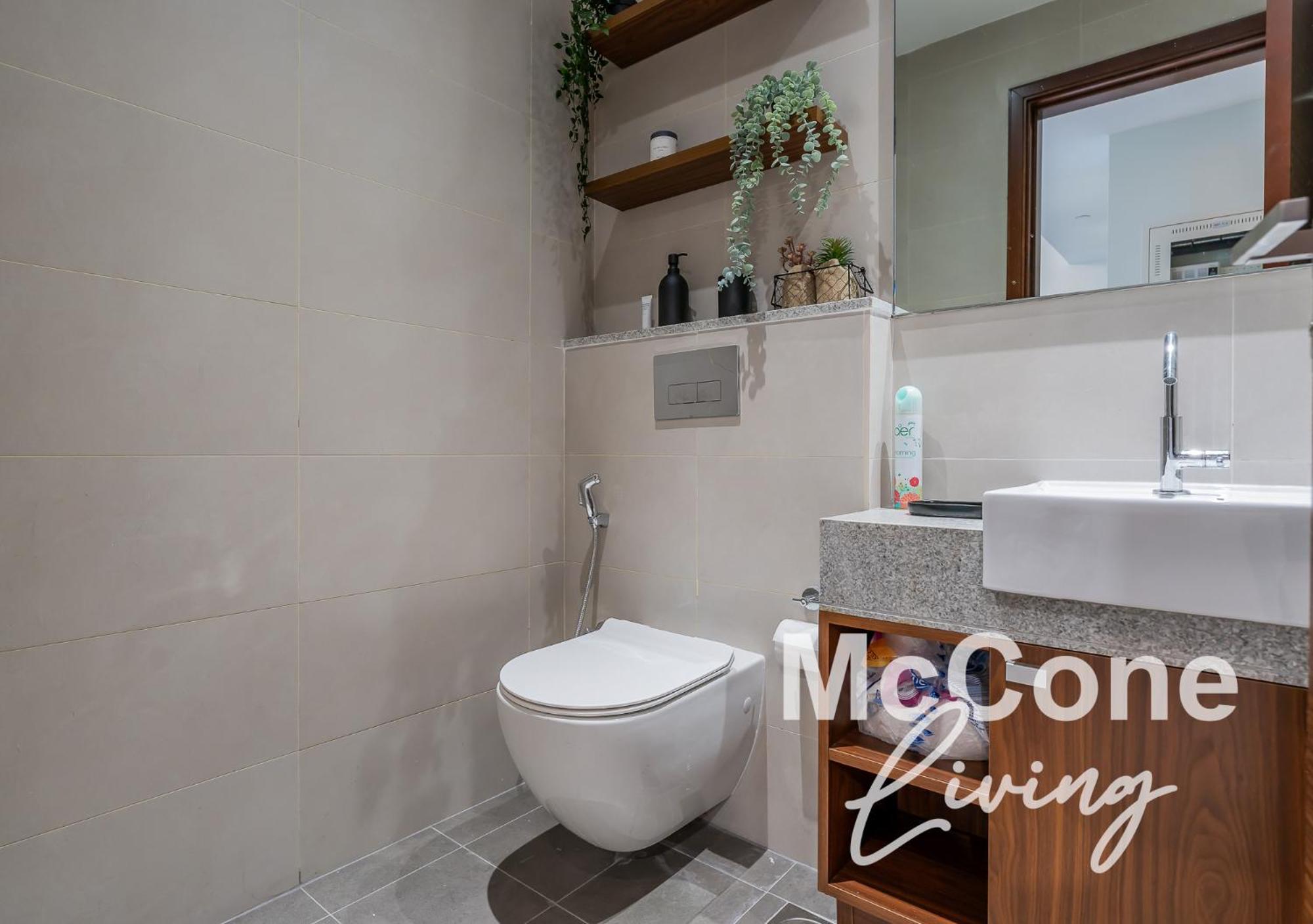 Scenic View 1br With Balcony * Dubai