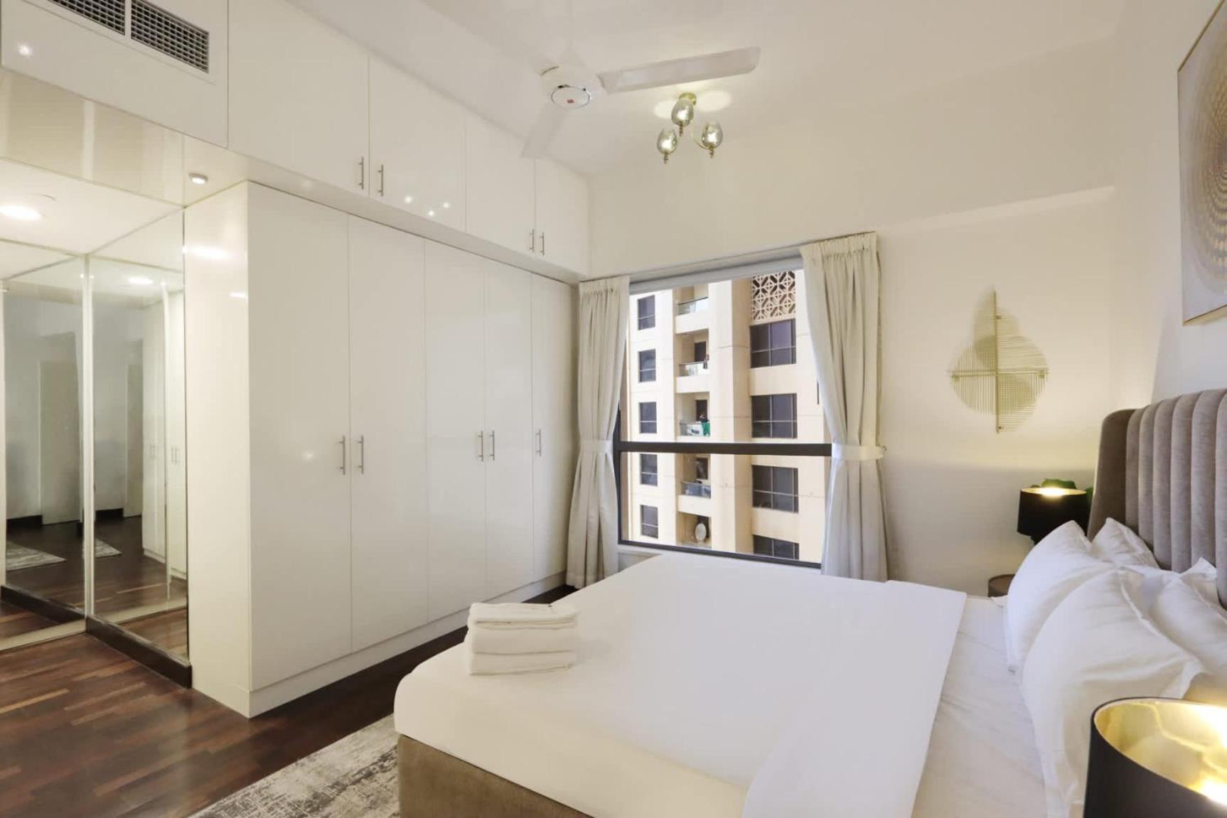 Livbnb - Spacious 3b With Tranquil Community View Apartment