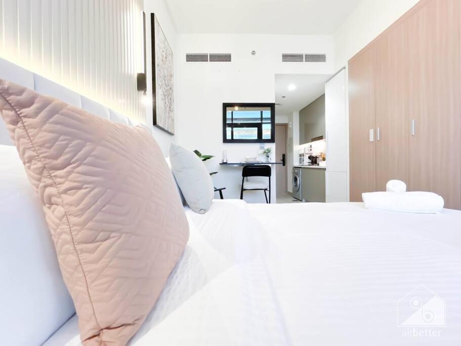 Opulent With Balcony At Aziz Riviera Apartment Dubai
