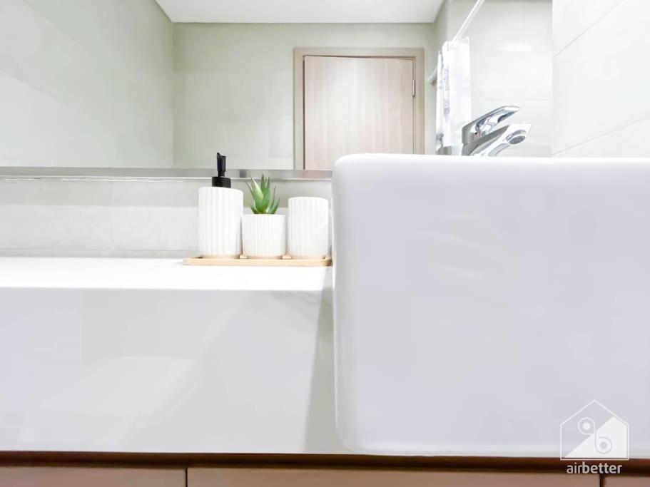 Opulent With Balcony At Aziz Riviera * Dubai