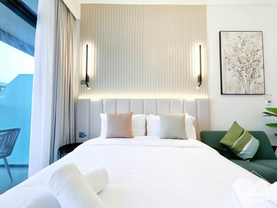 Opulent With Balcony At Aziz Riviera *