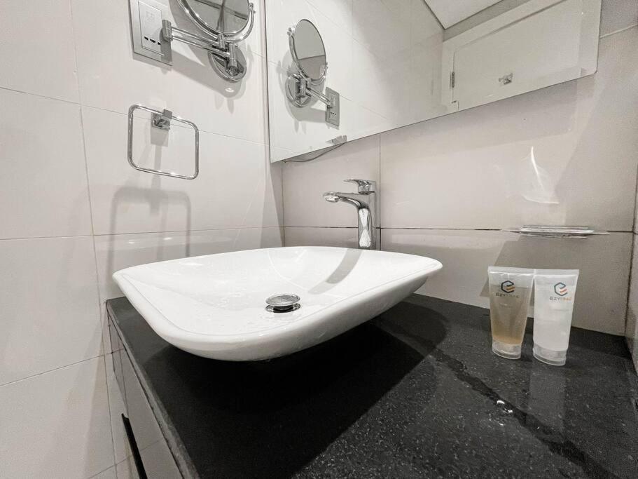 Chic Prime Location - Ezytrac Apartment *