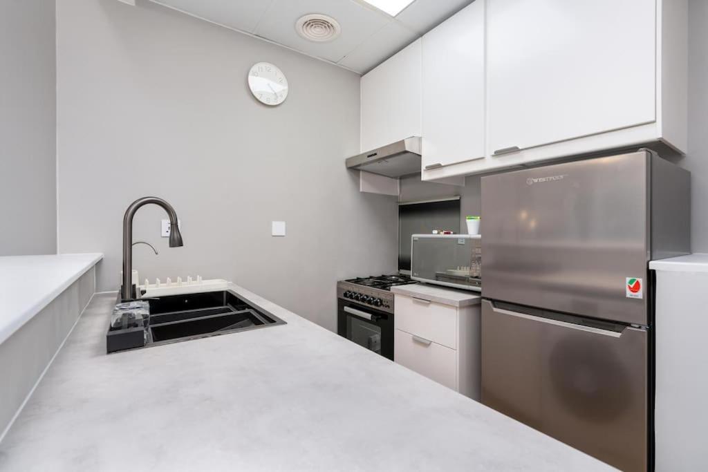 White Sage Stunning New In Marina Apartment *