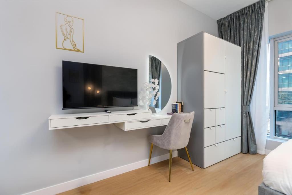 Apartment White Sage Stunning New In Marina Dubai